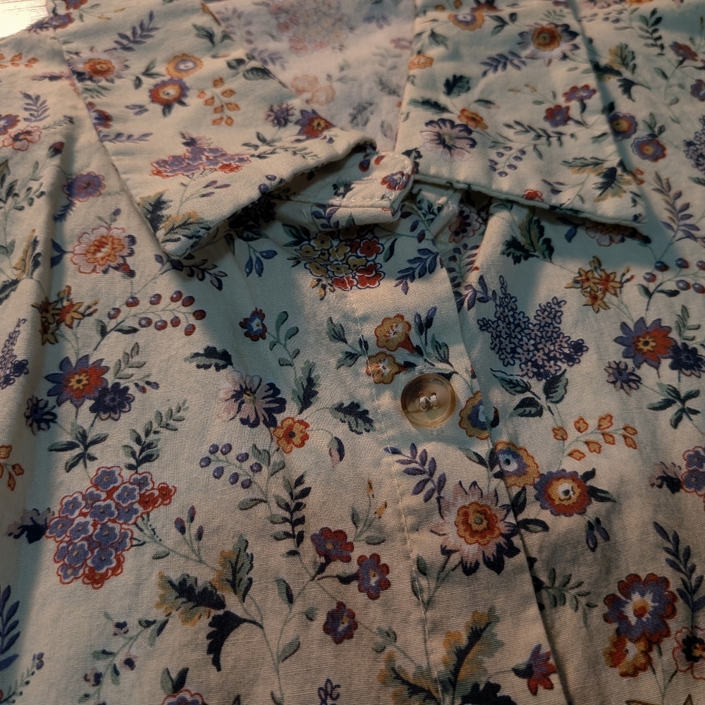 Hotouch Women's Short Sleeve Floral Button-Up (XL) - Picture 5 of 9